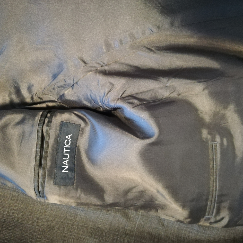 Suit - Picture 9 of 13